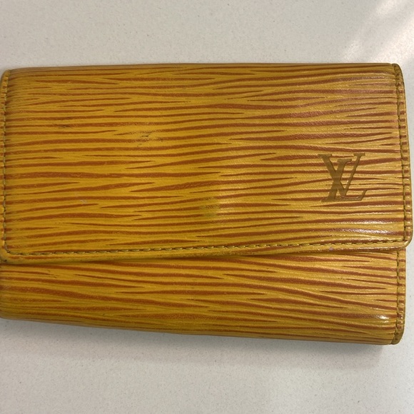 Louis Vuitton Authentic Vintage Yellow Purple Epi 6-Key Holder - Picture 14 of 15